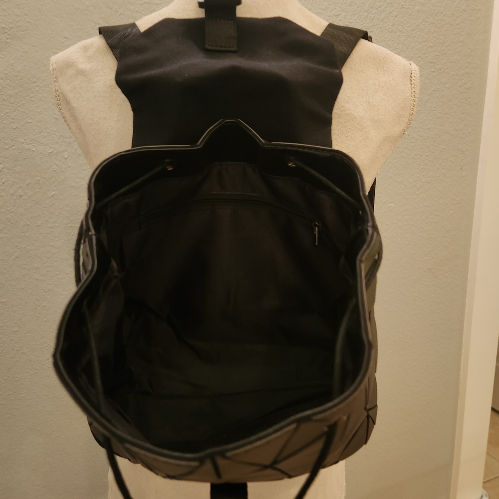 Geometric Black Backpack - Picture 4 of 7